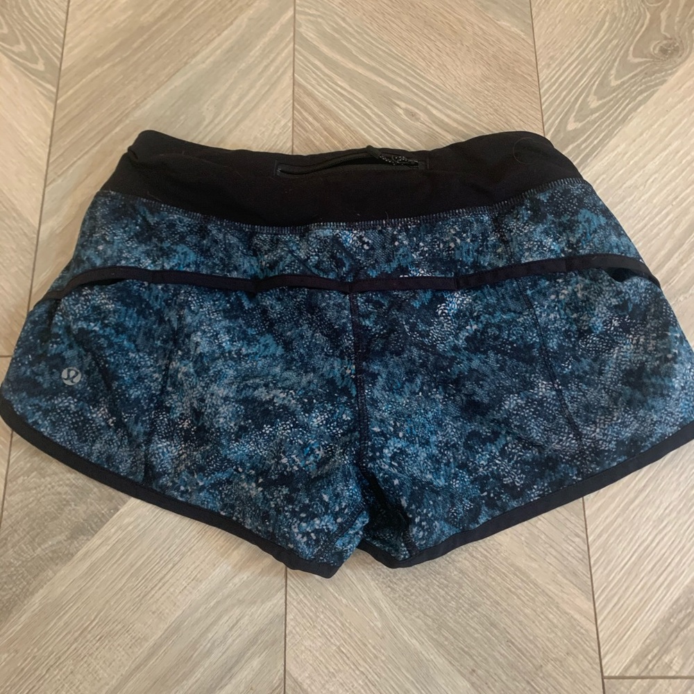 Lululemon Snake Blue Speed Shorts 4 2.5
